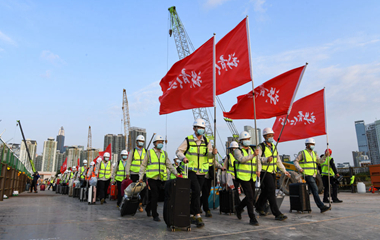 我在現(xiàn)場&middot;照片背后的故事｜援港60天，見證荒灘起方舟