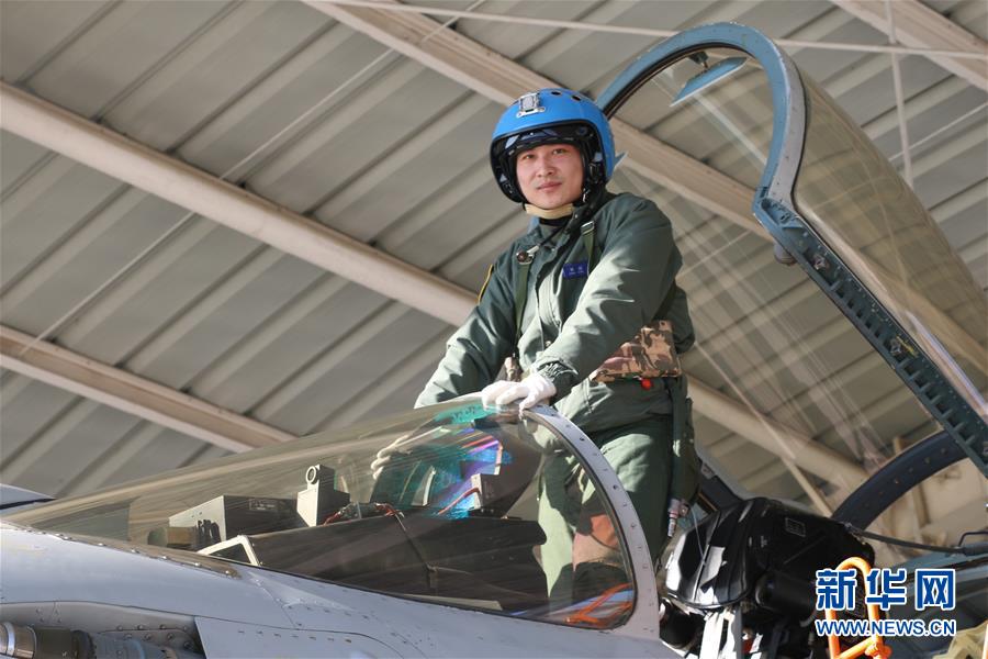 （建軍90周年&middot;英雄&middot;圖文互動(dòng)）（1）聽(tīng)，渤海灣有風(fēng)吹過(guò)來(lái)&mdash;&mdash;追記海軍某艦載航空兵部隊(duì)一級(jí)飛行員張超