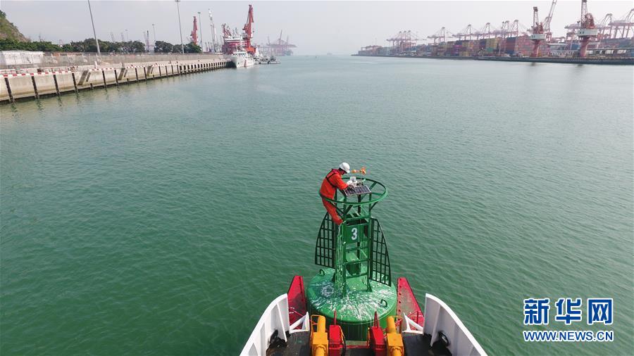 (新華全媒頭條·圖文互動)(10)守望——記舢舨洲“島主”黃燦明一門四代航標工