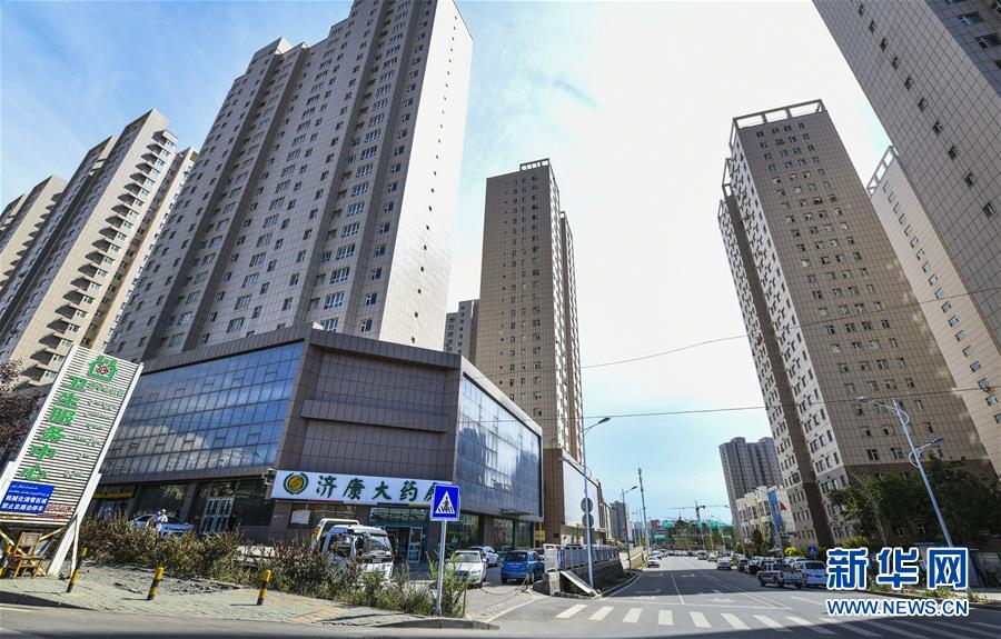 (壯麗70年·奮斗新時代——共和國發(fā)展成就巡禮·圖文互動)(10)旭日映天山 邊疆展新顏——新中國成立70年新疆改革發(fā)展巡禮