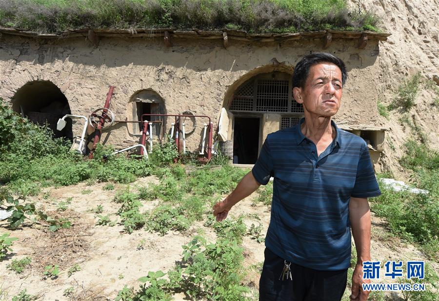 （新華全媒頭條&middot;壯麗70年&middot;奮斗新時(shí)代&mdash;&mdash;記者再走長征路&middot;圖文互動(dòng)）（2）紅星，從這里照耀中國&mdash;&mdash;陜北見證中國革命的歷史轉(zhuǎn)折