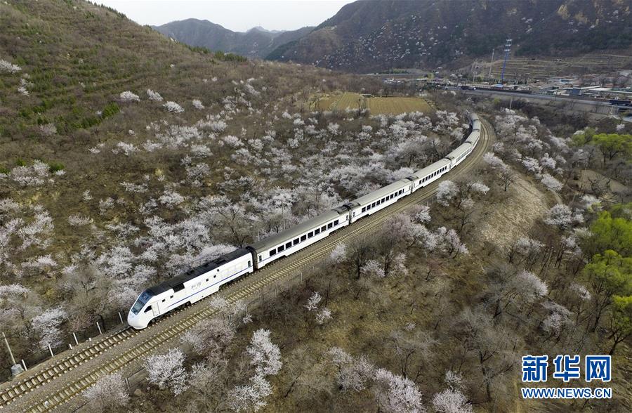 （壯麗70年&middot;奮斗新時代&mdash;&mdash;共和國發(fā)展成就巡禮）（12）人暢其行、貨暢其流&mdash;&mdash;共和國交通運輸業(yè)發(fā)展成就巡禮