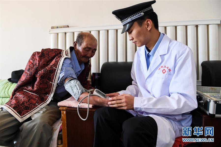 (愛國情 奮斗者·圖文互動)(4)印刻在戈壁上的名字