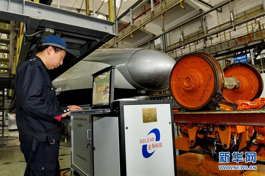 (新春走基層)(5)福建鐵路部門:保安全 迎春運(yùn)