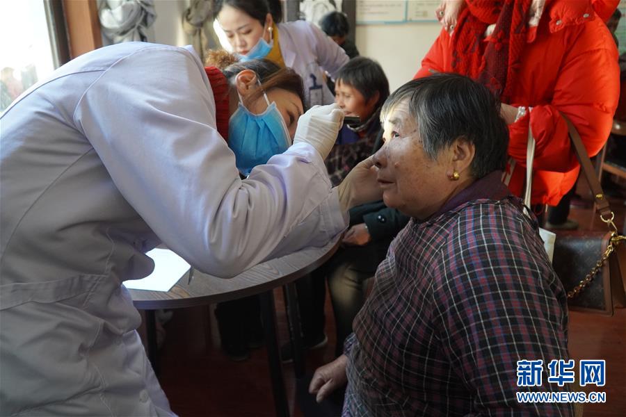 (新春走基層·圖文互動(dòng))(1)高山來了醫(yī)療隊(duì)