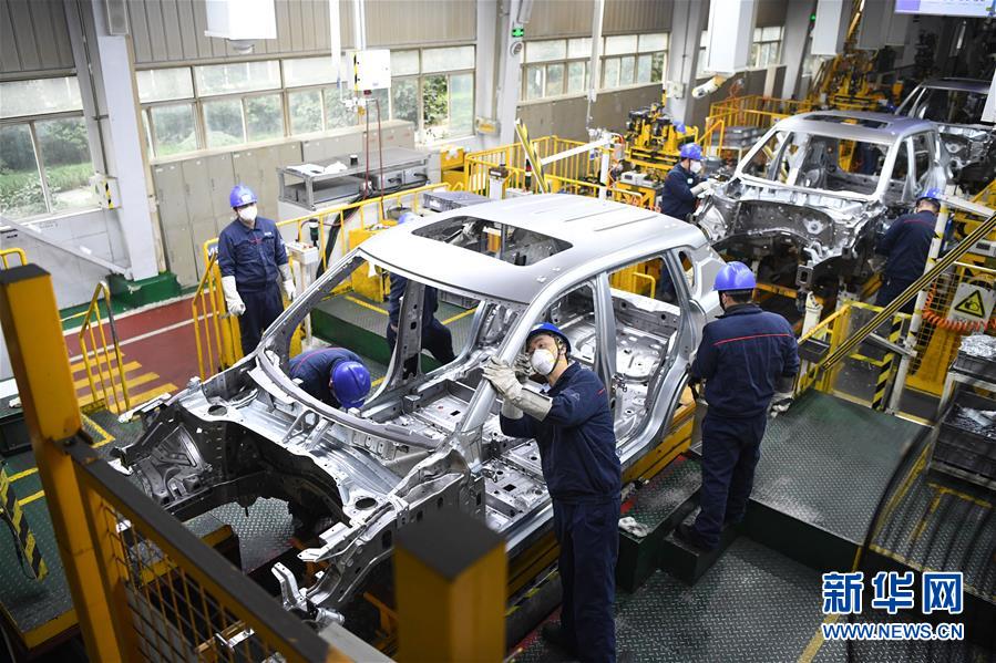 (在習(xí)近平新時(shí)代中國特色社會(huì)主義思想指引下——新時(shí)代新作為新篇章·習(xí)近平總書記關(guān)切事·圖文互動(dòng))(2)化“危”為“機(jī)” 念好“新”字訣——各地產(chǎn)業(yè)發(fā)展“新”動(dòng)向掃描