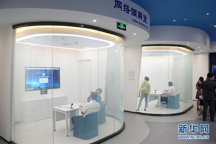 (總書記推動(dòng)的改革身邊事·司法改革篇·圖文互動(dòng))(4)特寫:打官司不再難——基層法院親歷立案登記