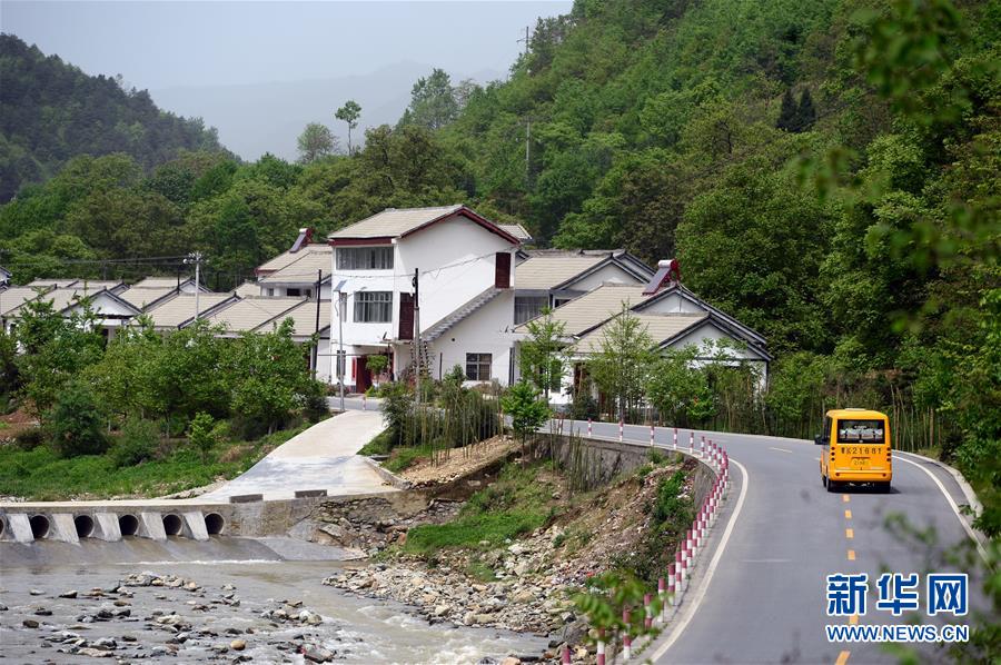 (壯麗70年·奮斗新時(shí)代)(11)我們走在大路上