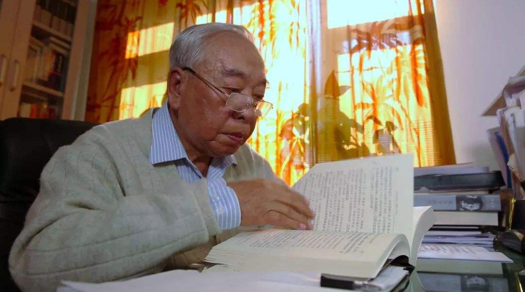 高擎信仰之炬&mdash;&mdash;追記東北師范大學(xué)榮譽(yù)教授鄭德榮