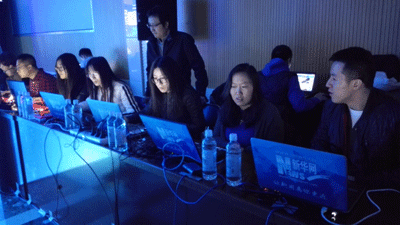 新華網進行現(xiàn)場直播