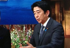 安倍搬起石頭要砸誰(shuí)的腳？