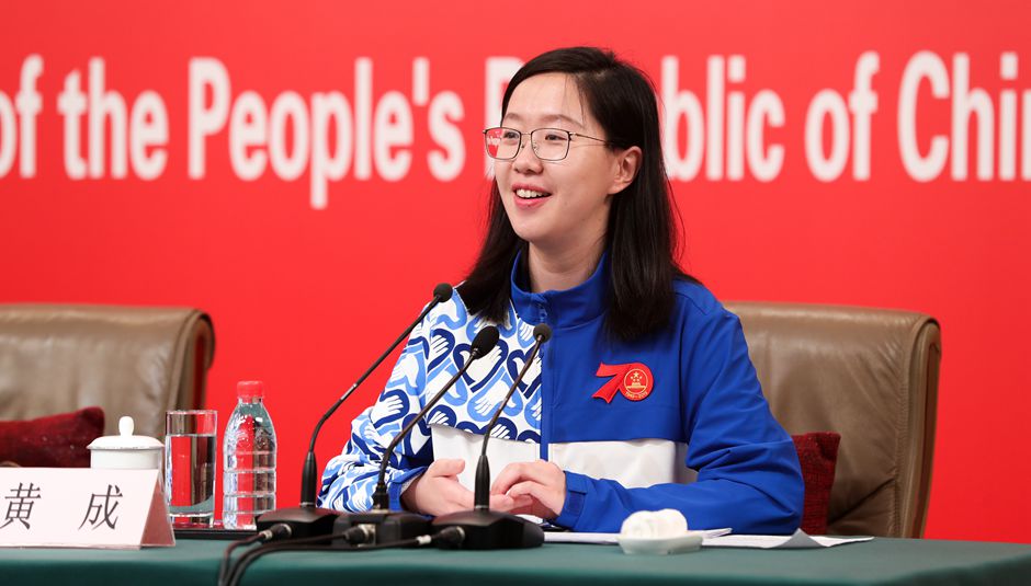 志愿者代表、清華大學(xué)經(jīng)濟(jì)管理學(xué)院四年級博士生黃成介紹相關(guān)情況