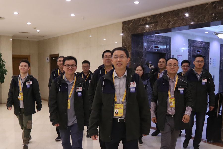 新華網(wǎng)國慶前方報(bào)道團(tuán)隊(duì)，出發(fā)啦！