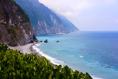 國(guó)務(wù)院臺(tái)辦、國(guó)家發(fā)展改革委等出臺(tái)《關(guān)于促進(jìn)兩岸經(jīng)濟(jì)文化交流合作的若干措施》