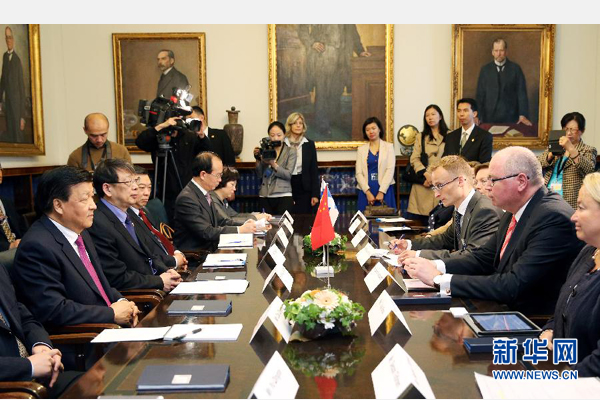 6月13日，中共中央政治局常委、中央書記處書記劉云山在赫爾辛基會見芬蘭議長海內(nèi)盧奧馬。 新華社記者姚大偉攝