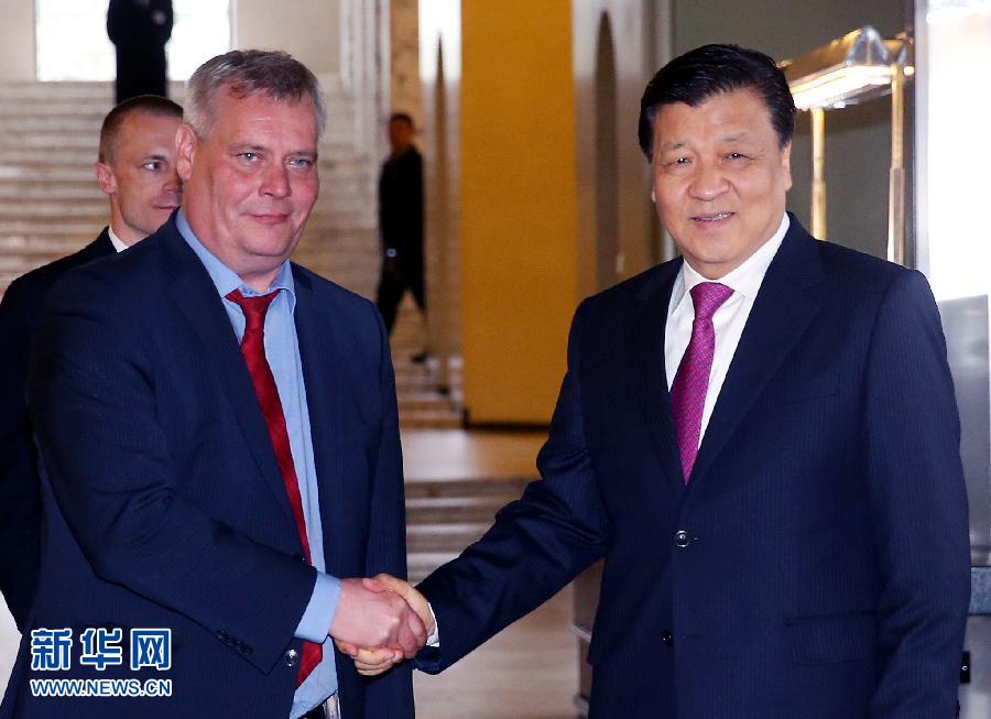 6月13日，中共中央政治局常委、中央書記處書記劉云山在赫爾辛基會見芬蘭社民黨主席、財政部長林內(nèi)。 新華社記者姚大偉攝