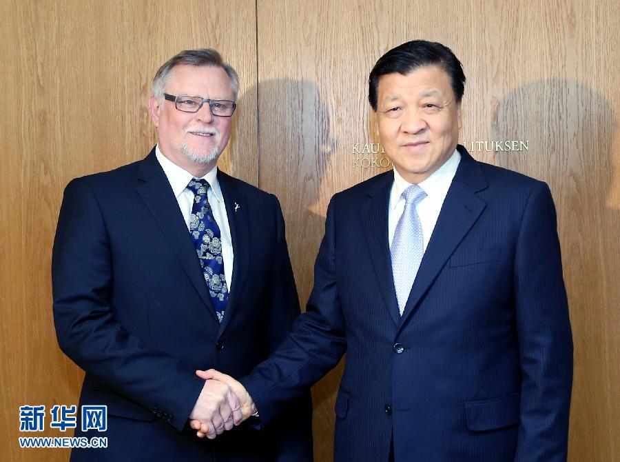 6月14日，中共中央政治局常委、中央書記處書記劉云山在芬蘭羅瓦涅米會見羅瓦涅米市長羅特沃寧。 新華社記者姚大偉攝