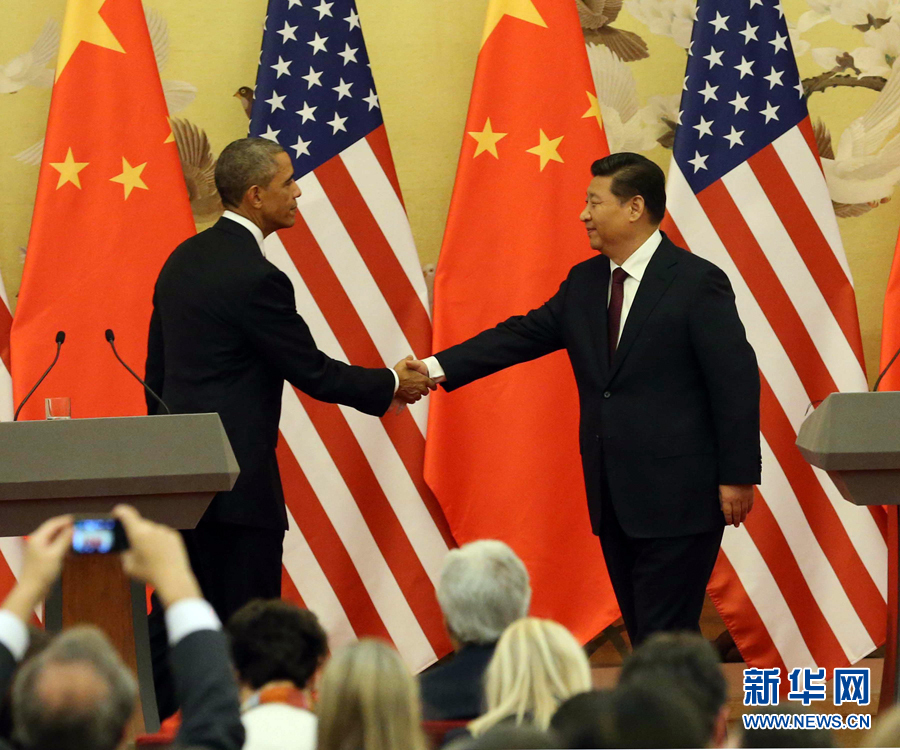 11月12日，國家主席習(xí)近平在北京人民大會堂與來訪的美國總統(tǒng)奧巴馬舉行會談后，共同會見記者。 新華社記者 劉衛(wèi)兵 攝