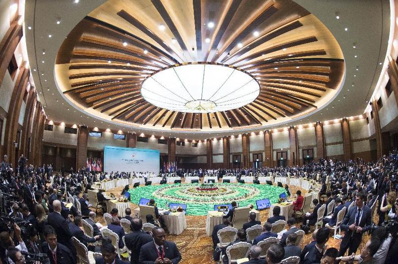  11月13日，中國國務(wù)院總理李克強(qiáng)在緬甸內(nèi)比都出席第九屆東亞峰會。 新華社記者 王曄 攝