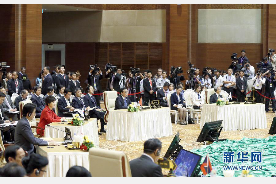11月13日，中國國務院總理李克強在緬甸首都內比都出席第17次東盟與中日韓（10+3）領導人會議。這是李克強在會議上講話。 新華社記者 鞠鵬 攝