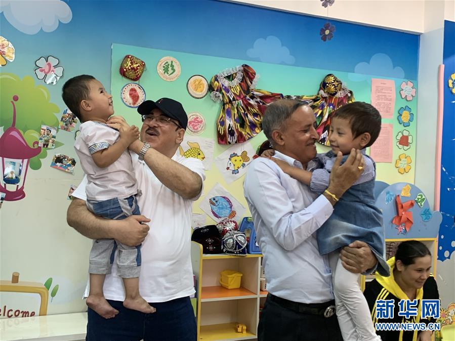 （圖文互動）（3）多國駐華使節(jié)參訪新疆：中國反恐、去極端化經(jīng)驗(yàn)值得學(xué)習(xí)借鑒