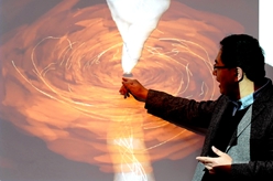 人類首次&ldquo;看見&rdquo;的那個(gè)黑洞，有了偏振圖像